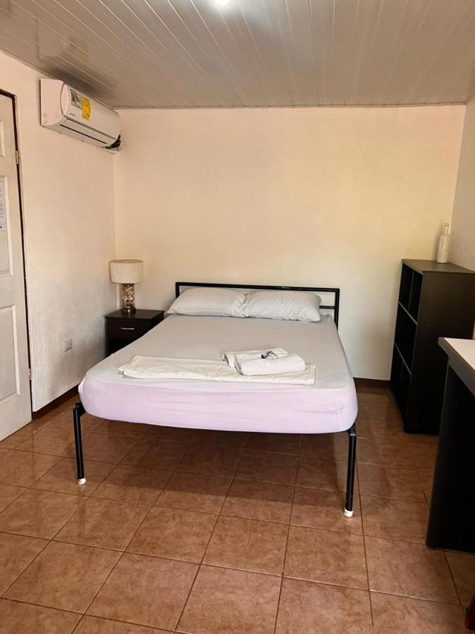 Bed and Breakfast Cabinas Playa Bandera Parrita Exterior foto