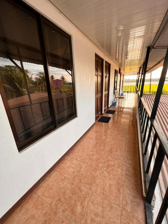 Bed and Breakfast Cabinas Playa Bandera Parrita Exterior foto