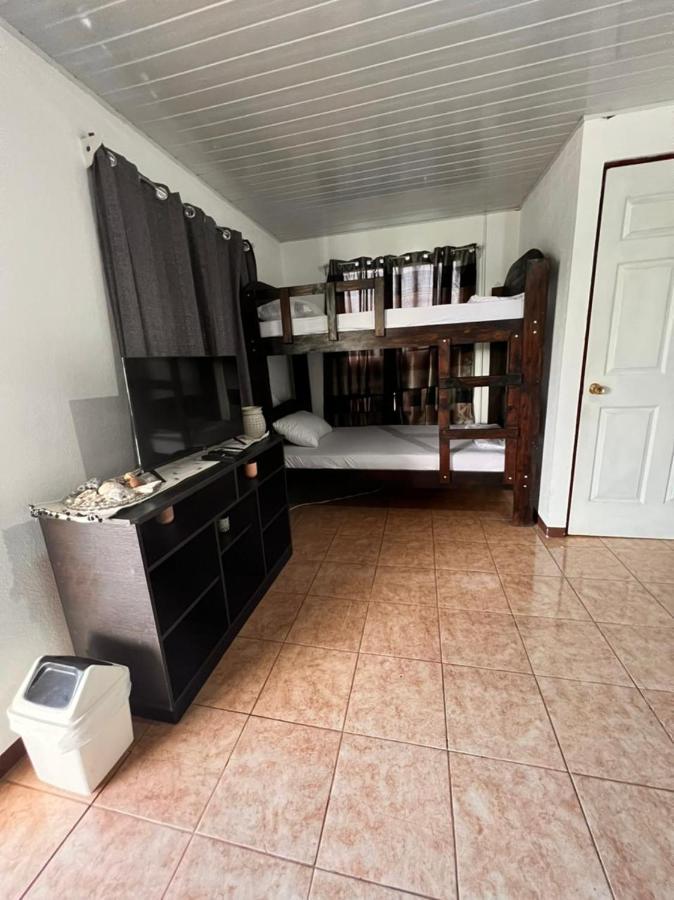 Bed and Breakfast Cabinas Playa Bandera Parrita Exterior foto