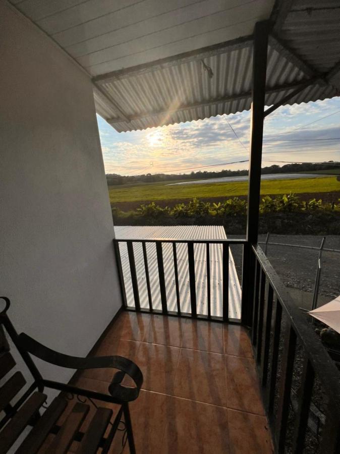 Bed and Breakfast Cabinas Playa Bandera Parrita Exterior foto